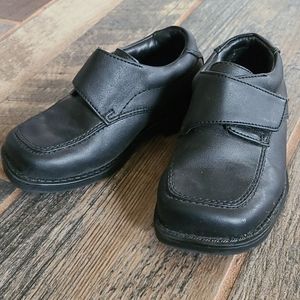 ⚘4 for $24⚘ Dress shoes - little boy 7 wide